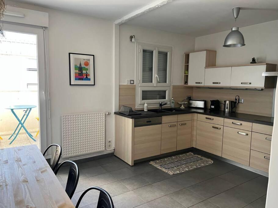 Superbe Appartement Avec Parking Ла Рошел Екстериор снимка